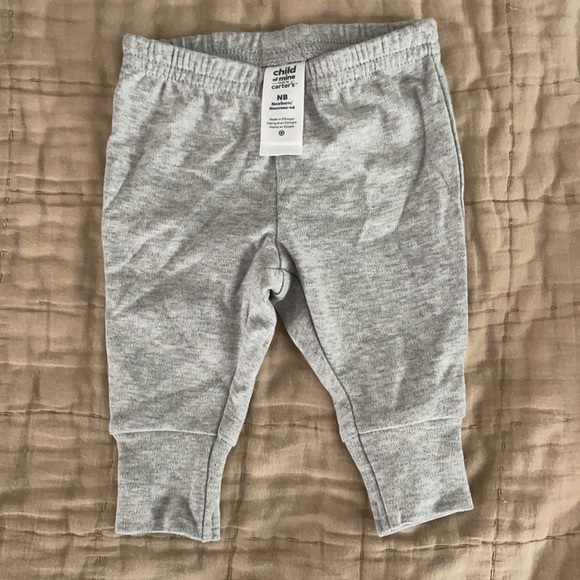 Boy’s Carter’s/Gerber Onesie & Joggers (6 pieces) - Picture 10 of 12